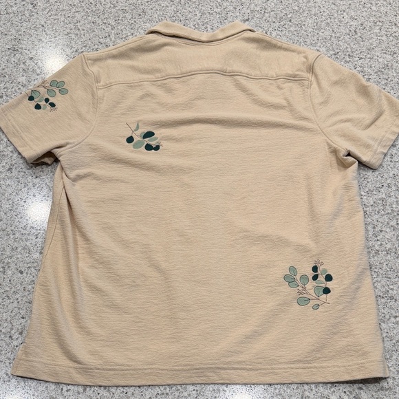 Men’s Beige Short-Sleeve Button-Down Camp Collar Shirt with Embroidery Large - Picture 6 of 6